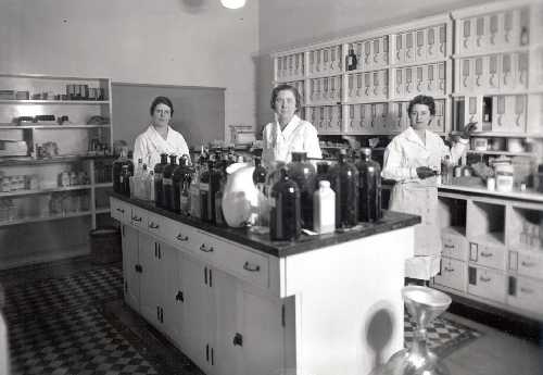 Pharmacy_1920s
